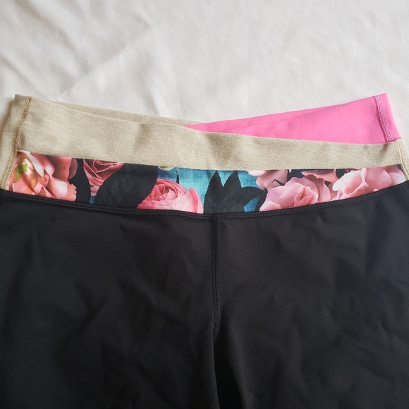 Lululemon astro wide leg secret garden black 8 - Picture 3 of 5